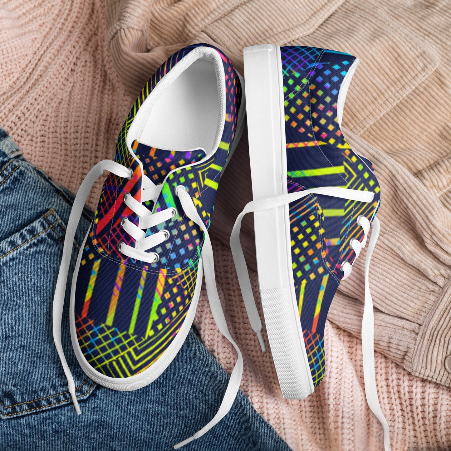 Women’s lace-up canvas shoes